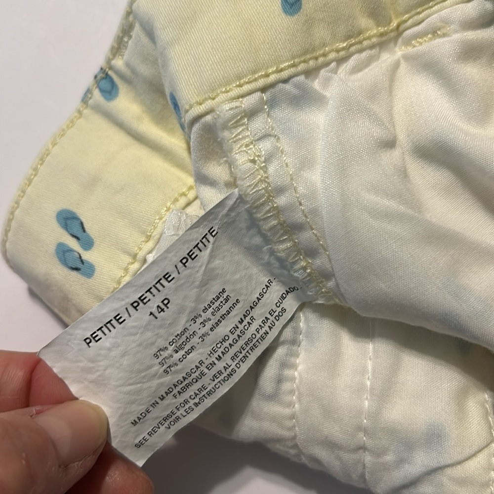 🟢3/$15 Gloria Vanderbilt Bermuda Shorts yellow with Blue flip Flops 14 petite - Picture 10 of 12
